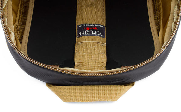 The removeable frame sheet in the main compartment of the Guide's Edition Synapse 25.
